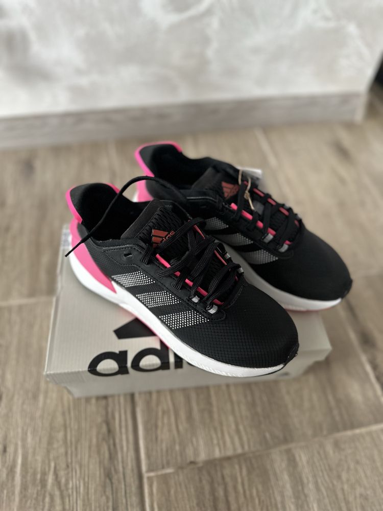 Adidas avryn boost