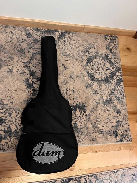 Chitara aproape nouă