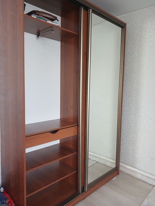 Большой удобный шифоньер