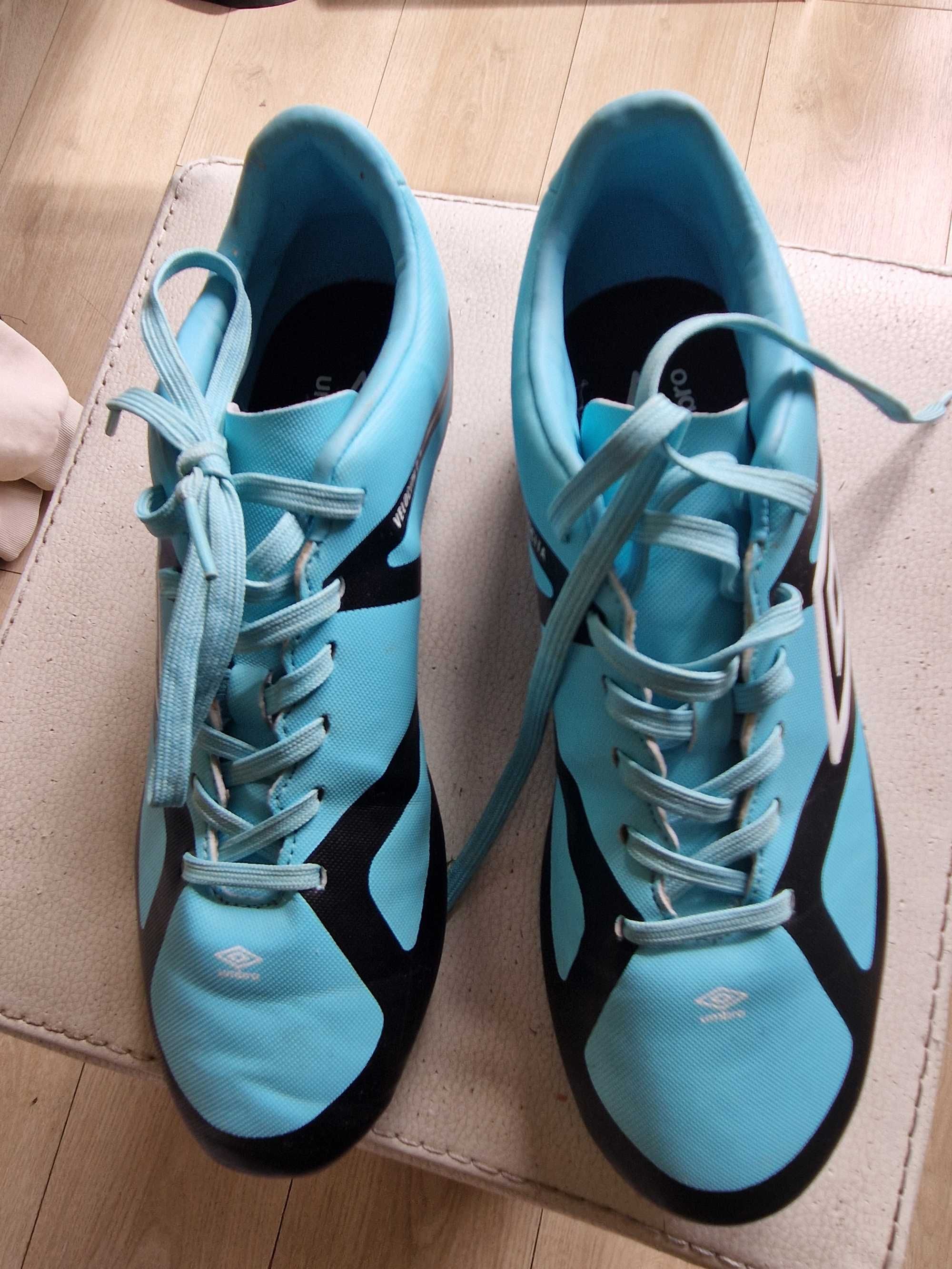 Маратонки за футбол UMBRO