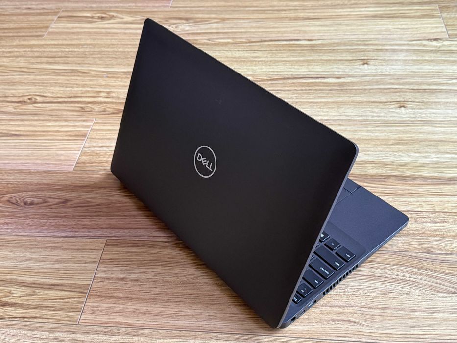 Dell Precision 3541`Xeon E-2276M/32GB DDR4/512GB SSD/Nvidia P620-4GB