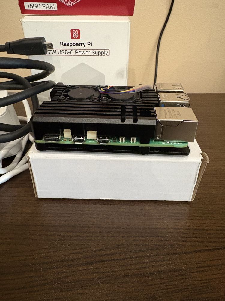 Продавам Raspberry Pi5 16GB