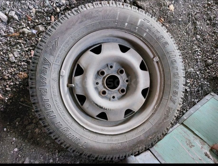 Продам 2 колеса на ауди 80 б3