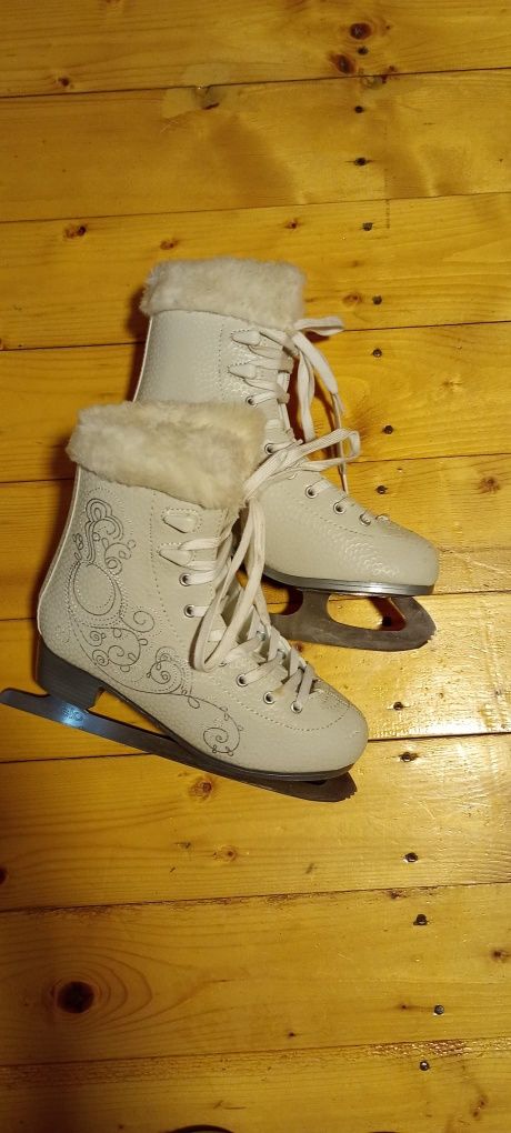 Patinoar  pentru fete-femei