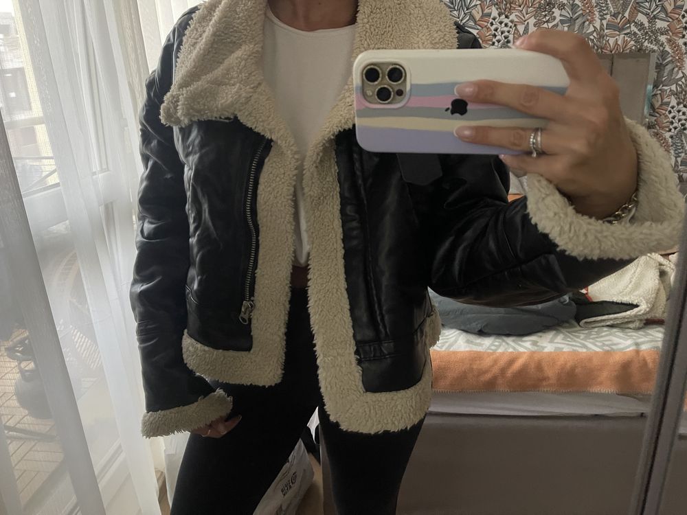 Кожено яке Bershka с пух