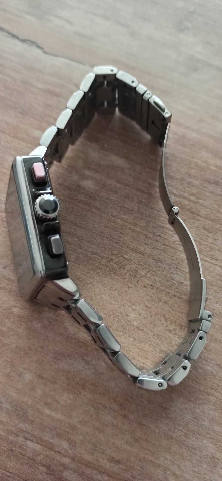 Часовник DKNY - оригинален