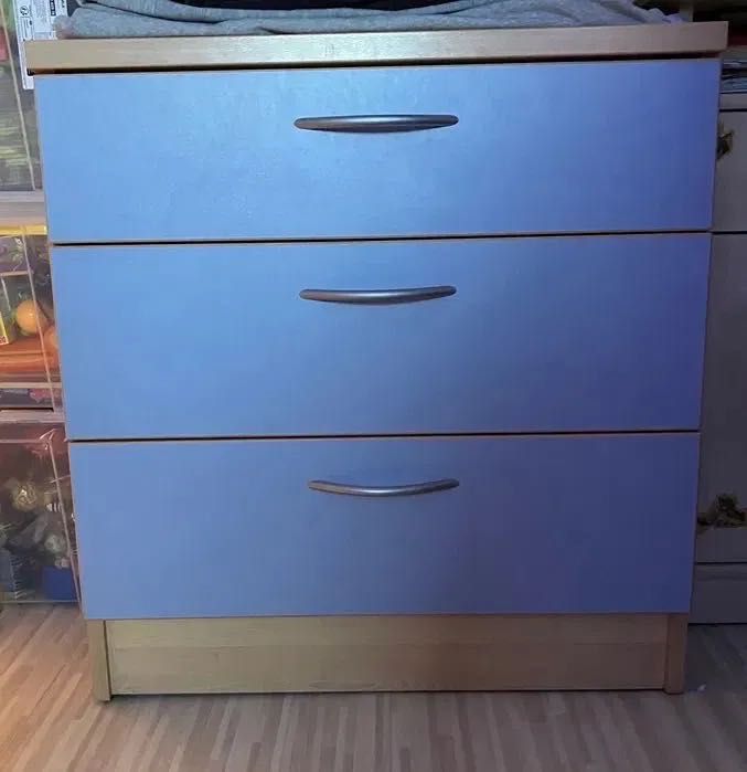 Скрин с три чекмеджета