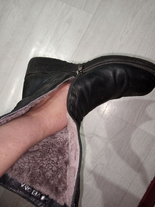 Женские сапоги зимние р.37-38 продам.
