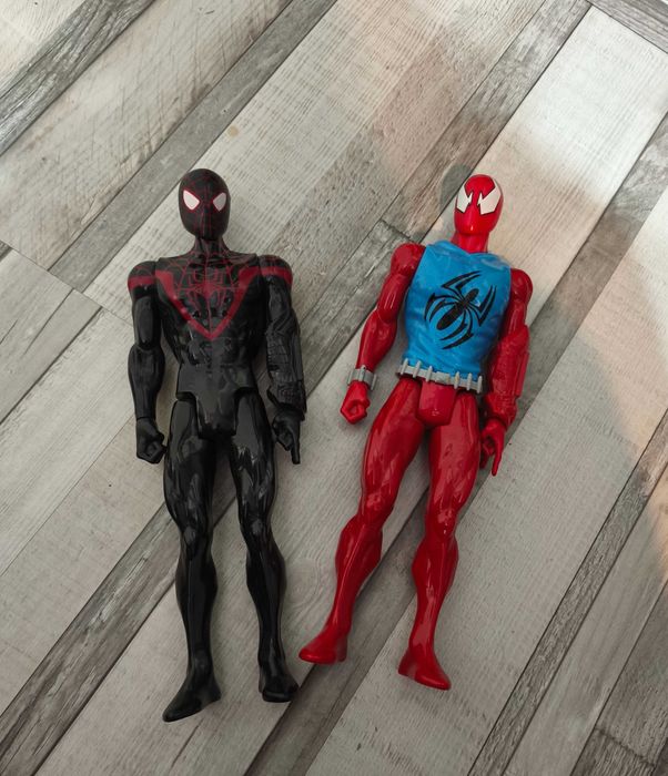 Figurine Spiderman Skarlet și Kid Arachnid, 30 cm