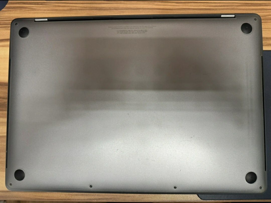 Macbook pro 2017 15 inch Sotiladi Xolati yaxshi
