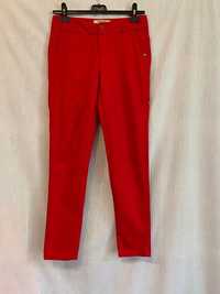 Pantaloni roșii mărime S
