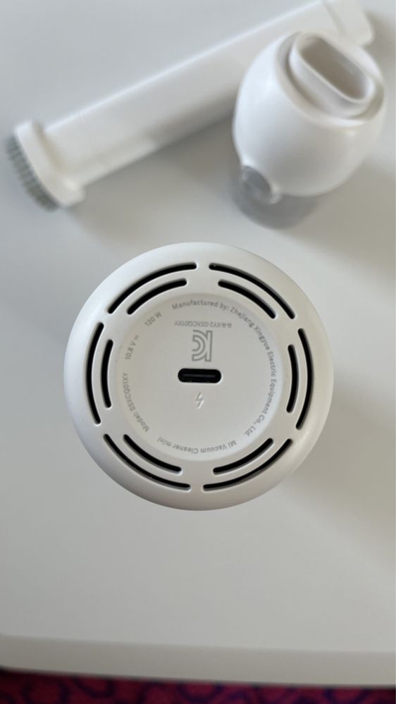 Vand aspirator de mana Xiaomi Mi Vacuum cleaner mini de 120w