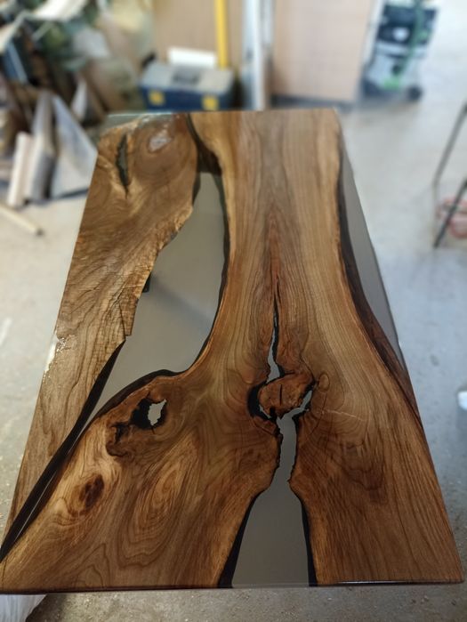 Трапезни и холни маси от масив и епоксидна смола