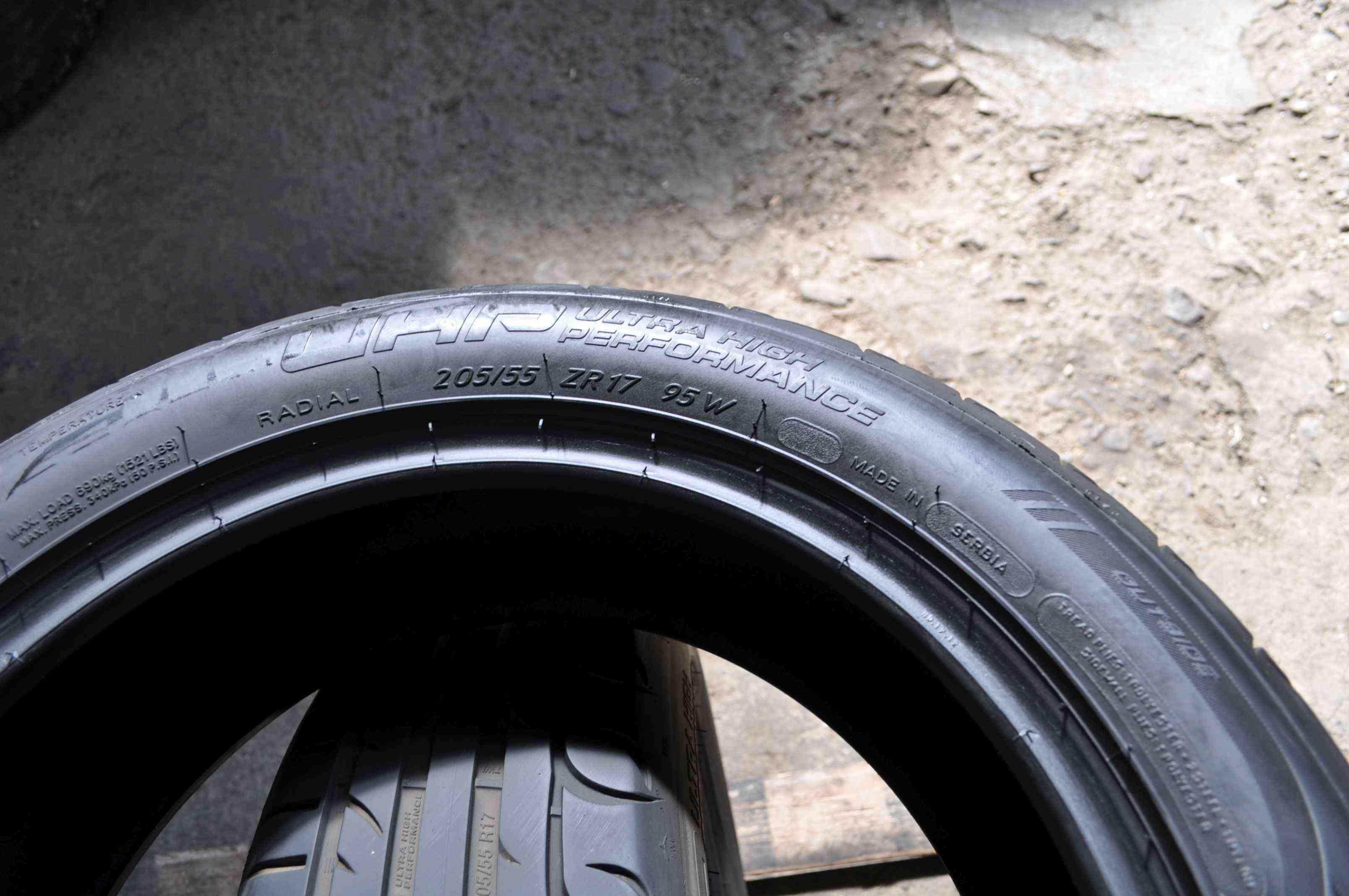 SET 2 Anvelope Vara 205/55 R17 TAURUS UHP 95W