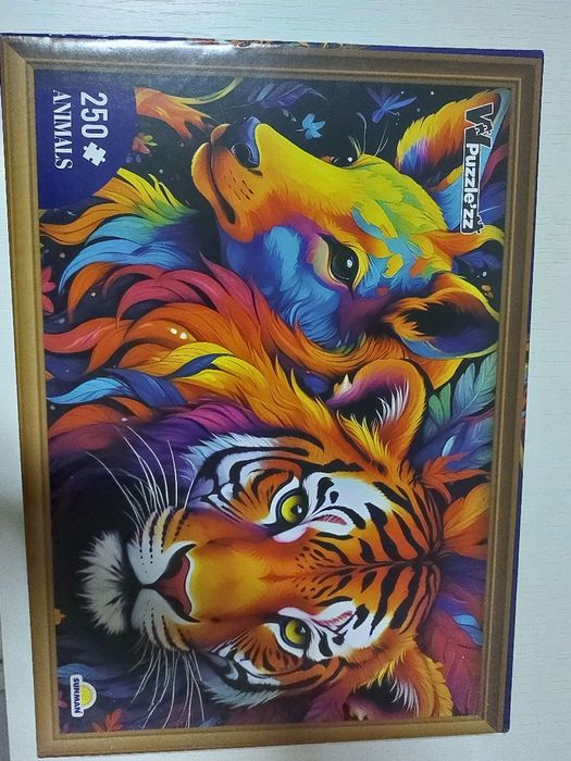 Puzzle 250 piese deosebit aproape NOU