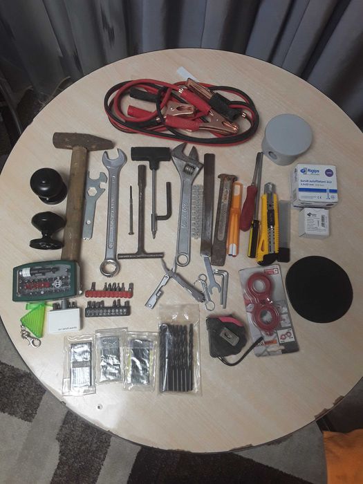 Unelte ,accesorii ,diverse .tot ce se vede în ambele  poze 200  lei