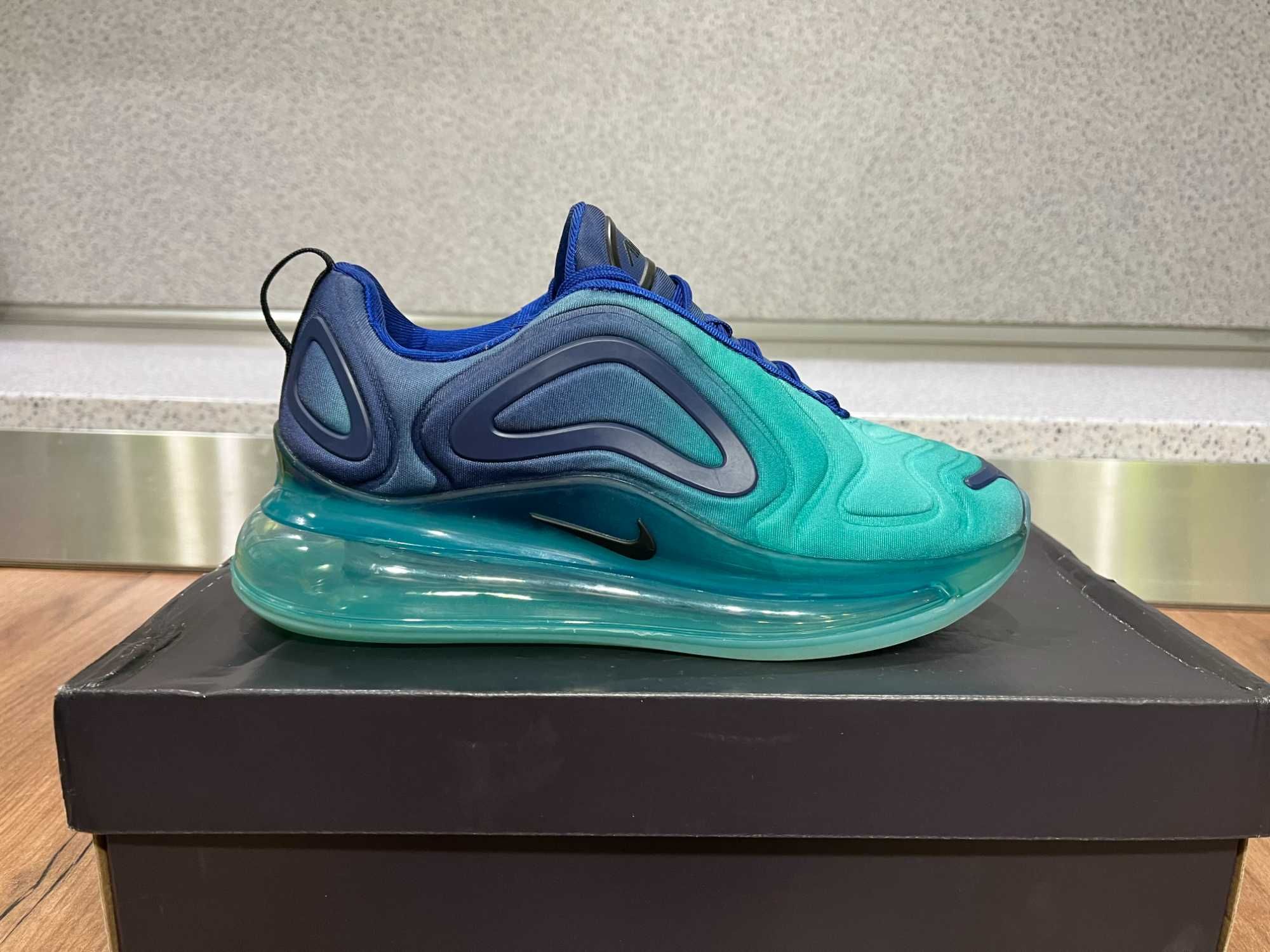 ОРИГИНАЛНИ *** Nike Air Max 720 Deep Royal Blue/Black/Hyper Jade