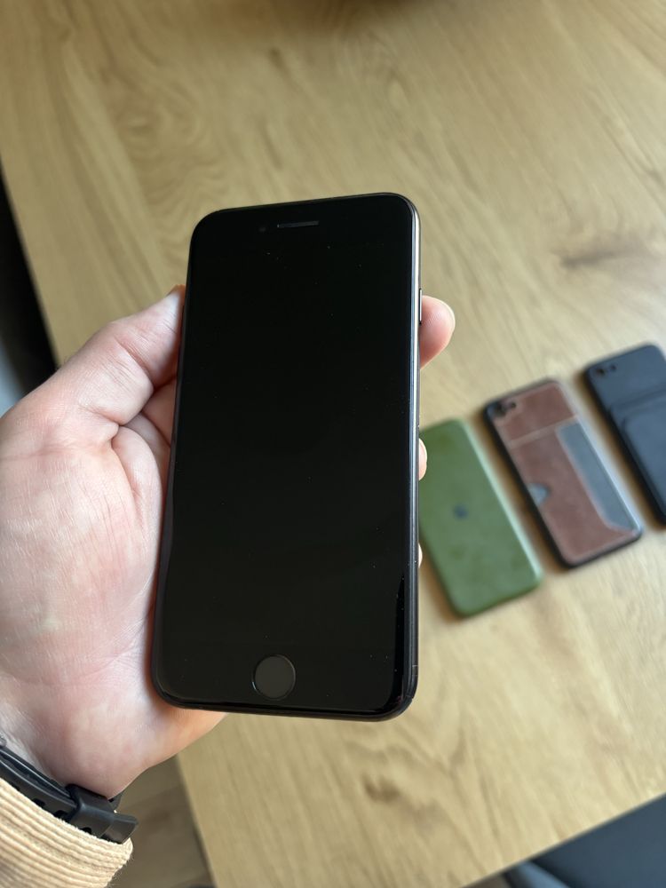iPhone SE 64GB много запазен
