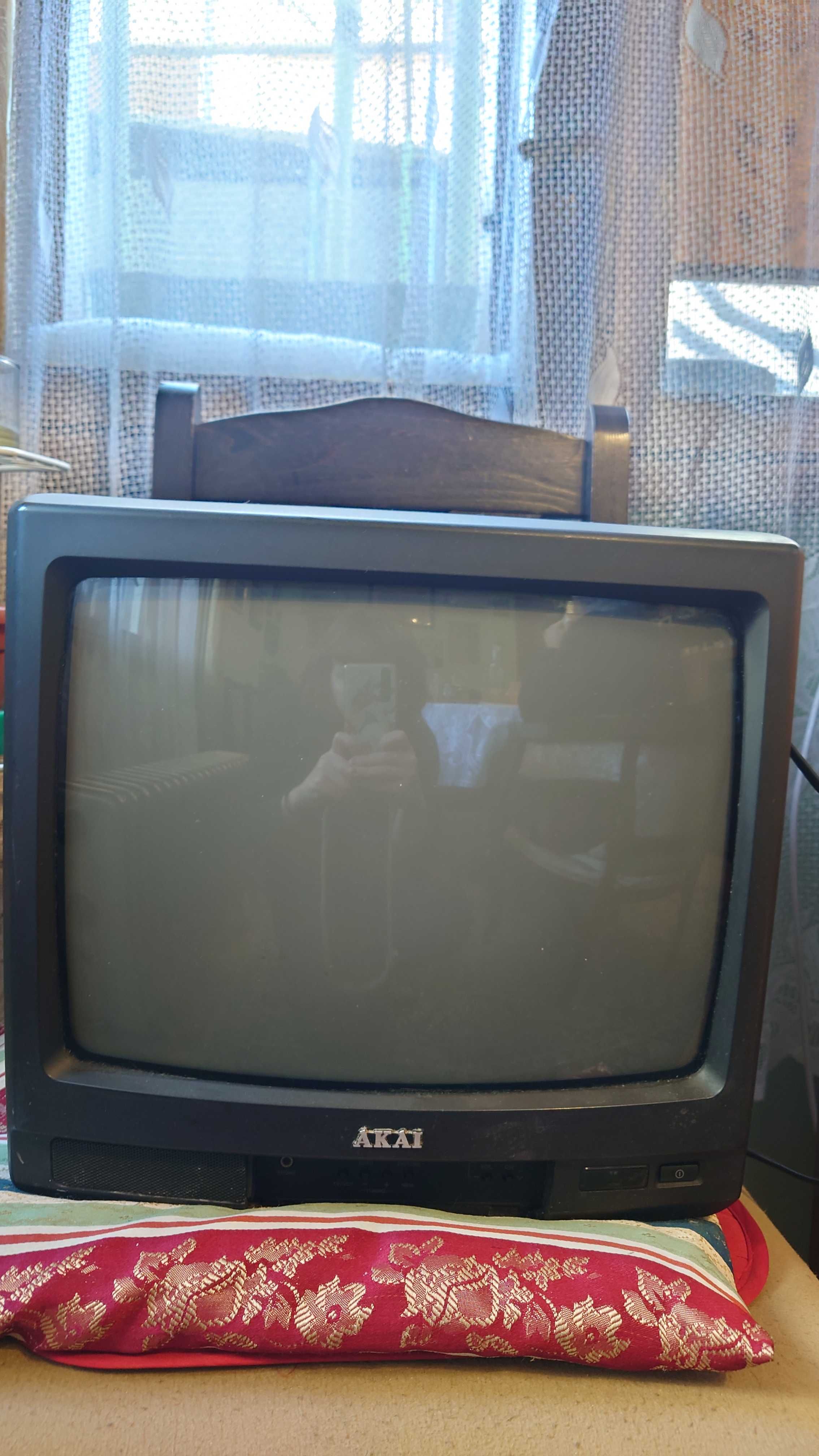 Стар телевизор Akai CT1407D