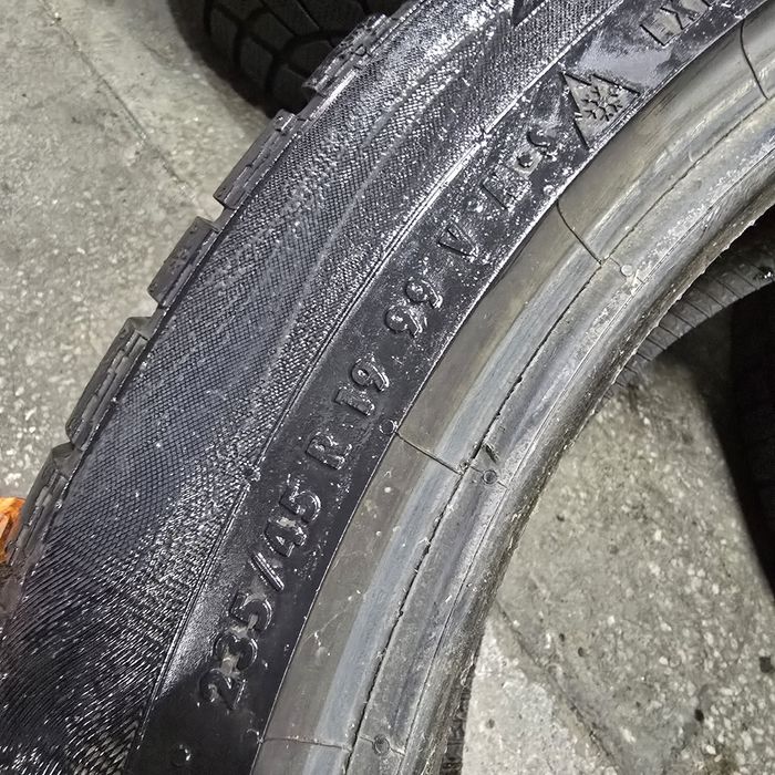 2x 235/45/19 M+S CONTINENTAL 2019 Stare excelentă