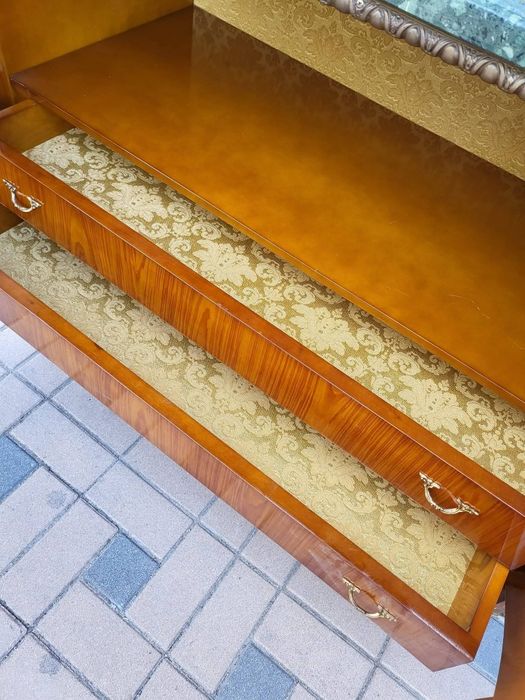 Феноменален шкаф в стил Луй  ХV