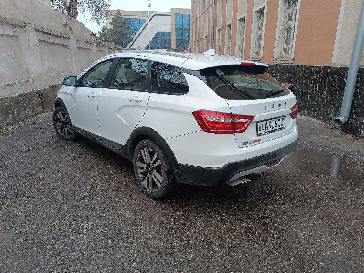 "LADA vesta cross"