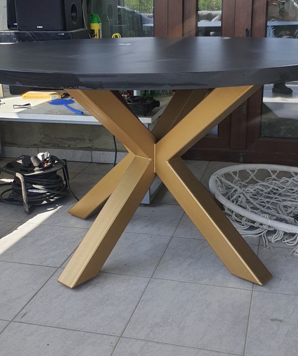 Masa  cu picior metalic