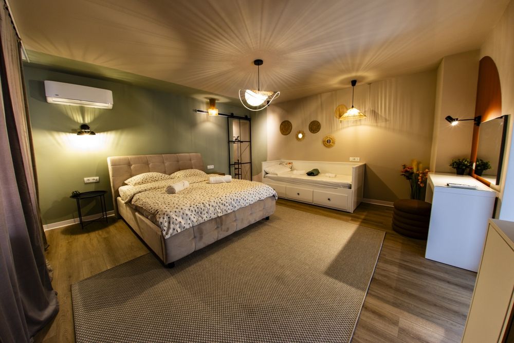 Cazare 1Dec. Vezi parada pe geam