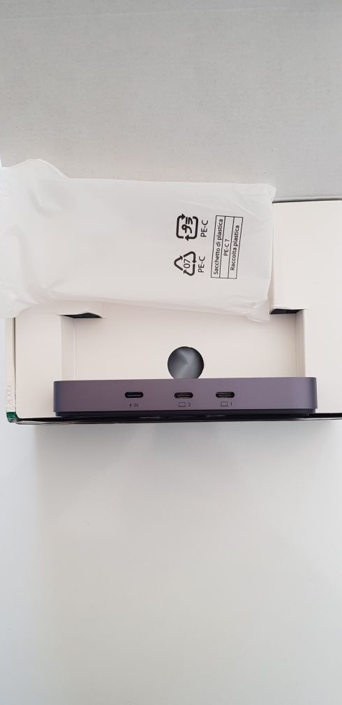 UGREEN USB-C Switch - 2-портов, 4 x USB 3.2, 10Gbps трансфер