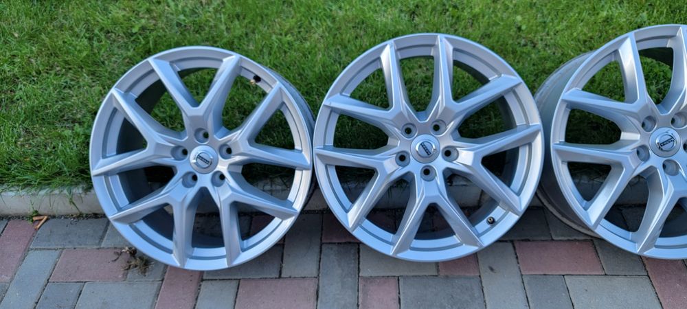 Jante r 18 originale volvo xc 40,xc 60
