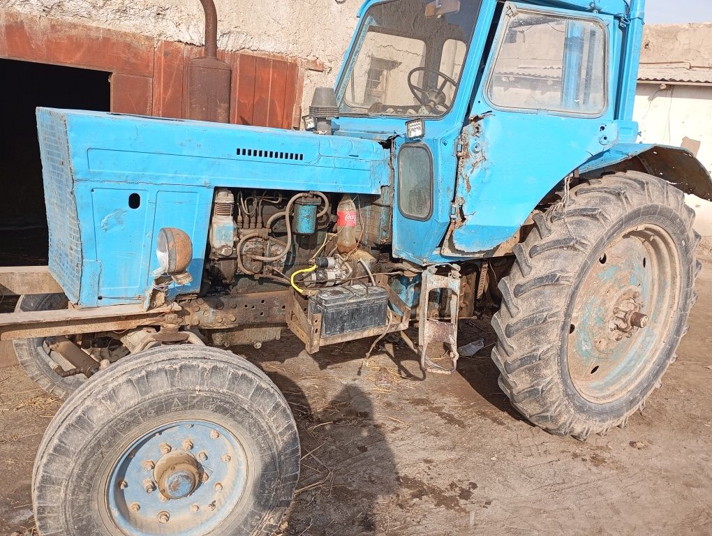 Traktor sotiladi holati  yaxshi hamma joyi soz haydashga tayyor