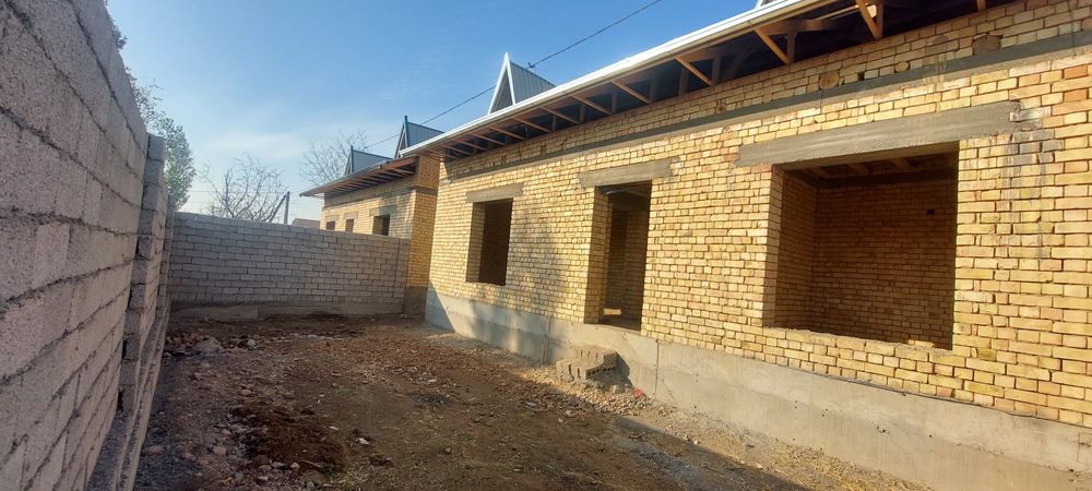 Срочно квартира нархида 2 та янги курилган уйлар сотилади