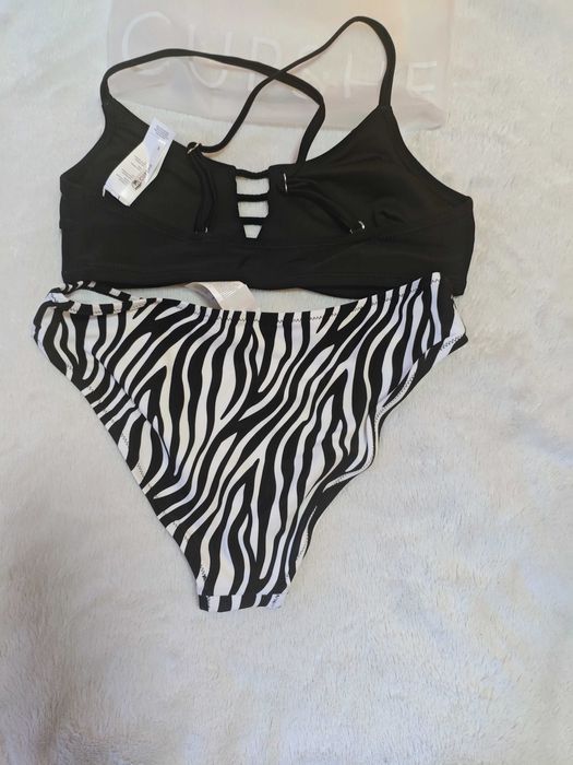Нов дамски бански CUPSHE S – черен топ и зеброво долнище