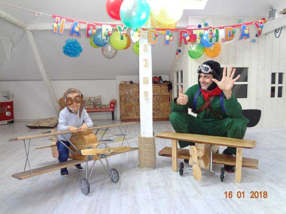 Етажерки, пейки и декорация