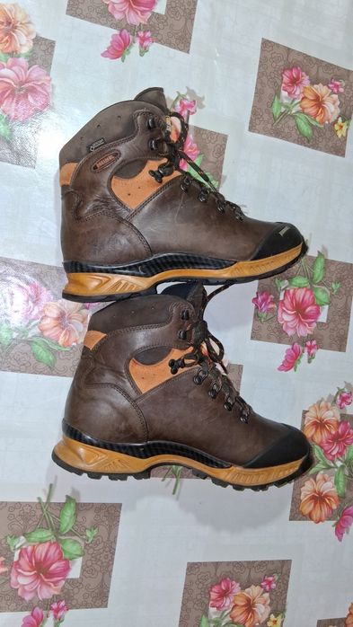 Bocanci Meindl trekking drumeție