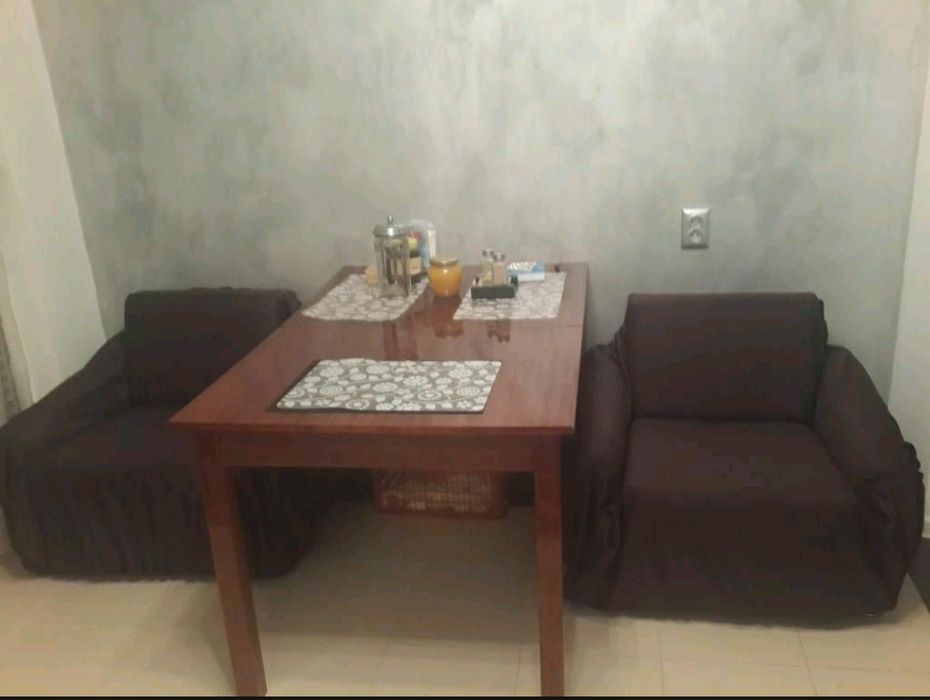 Стол обеденный коричневый глянец