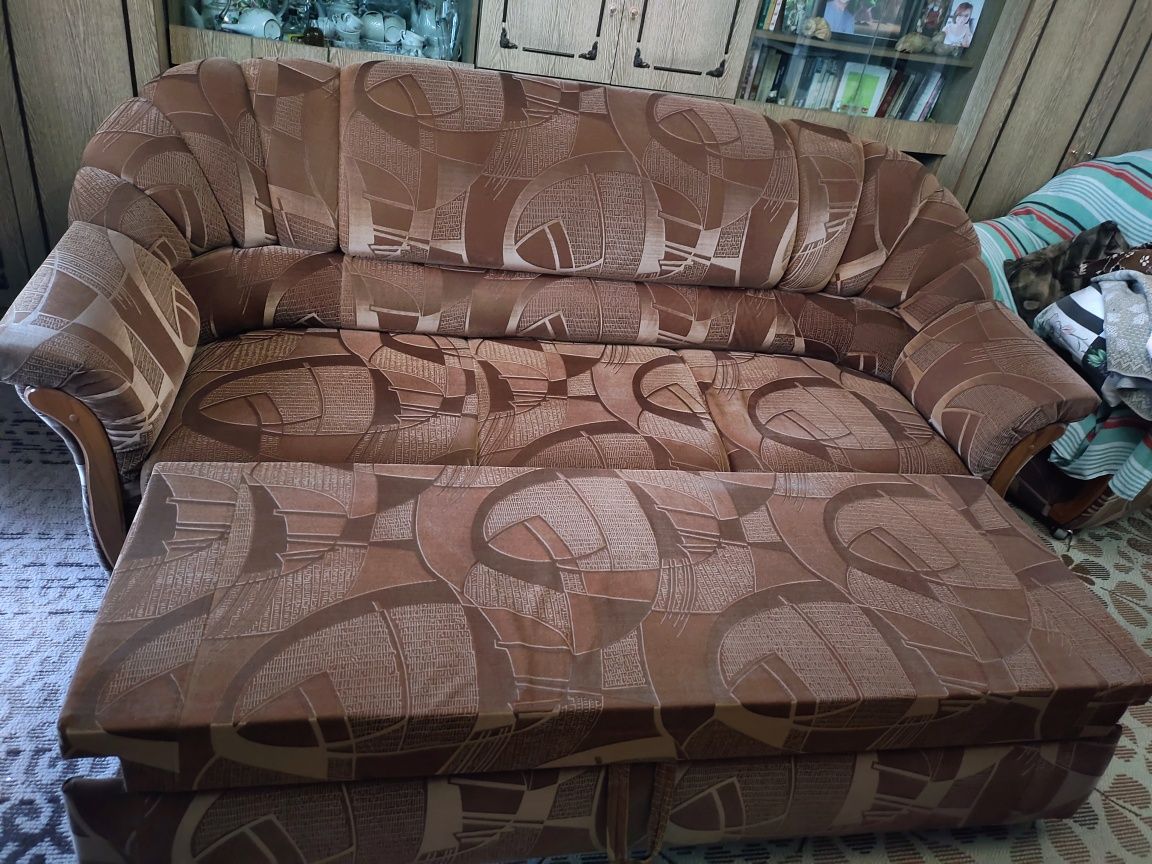 Продам диван в отличном состоянии.