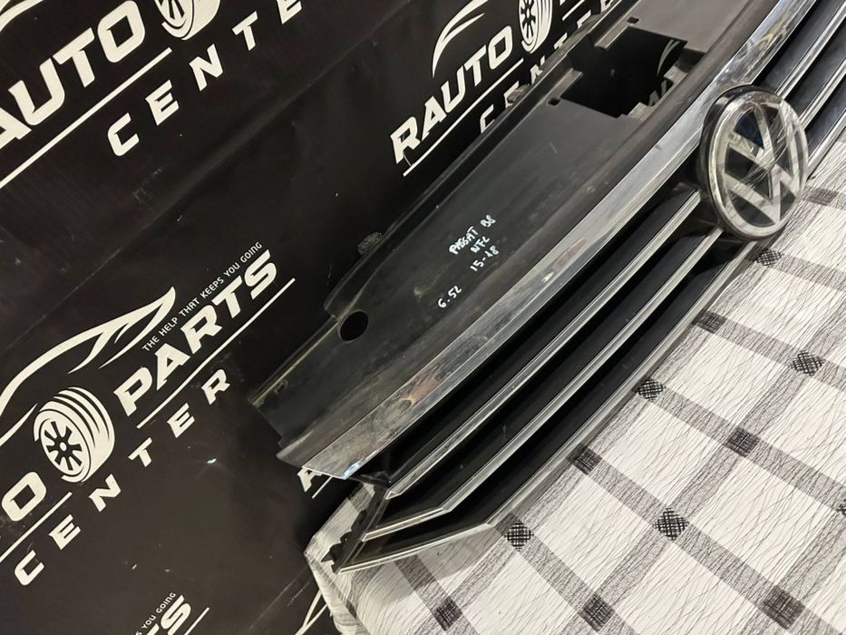 Grila centrala Volkswagen Passat B8 Non Facelift 2015/2016/2017/2018