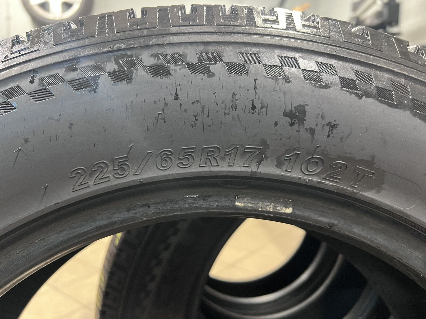 Всесезонни гуми 225/65 R17 Blacklion