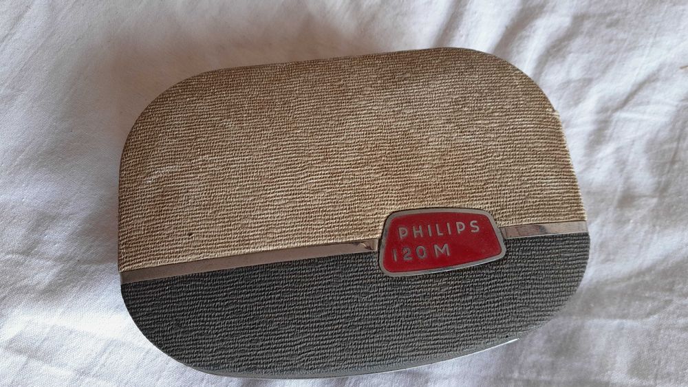 Стара електрическа самобръсначка Philips 120M