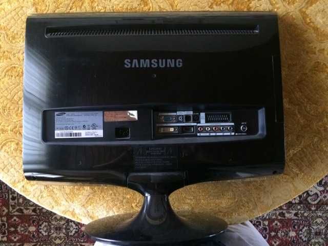 Два монитора Samsung SyncMaster T220HD