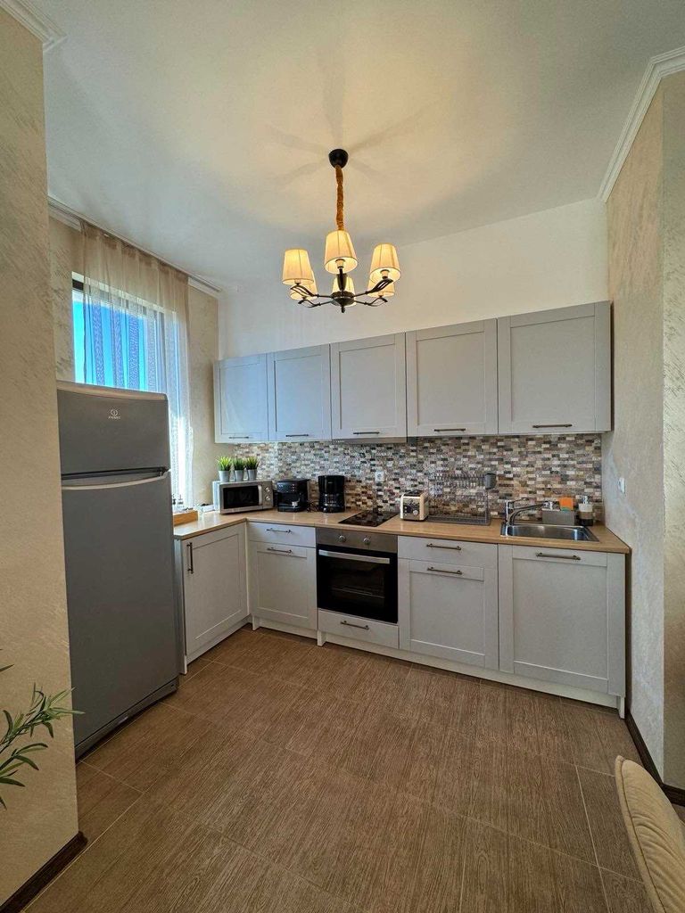 Дава се под наем Къща в Свети Влас - 160 кв.м за 1300 € - Снимка #2