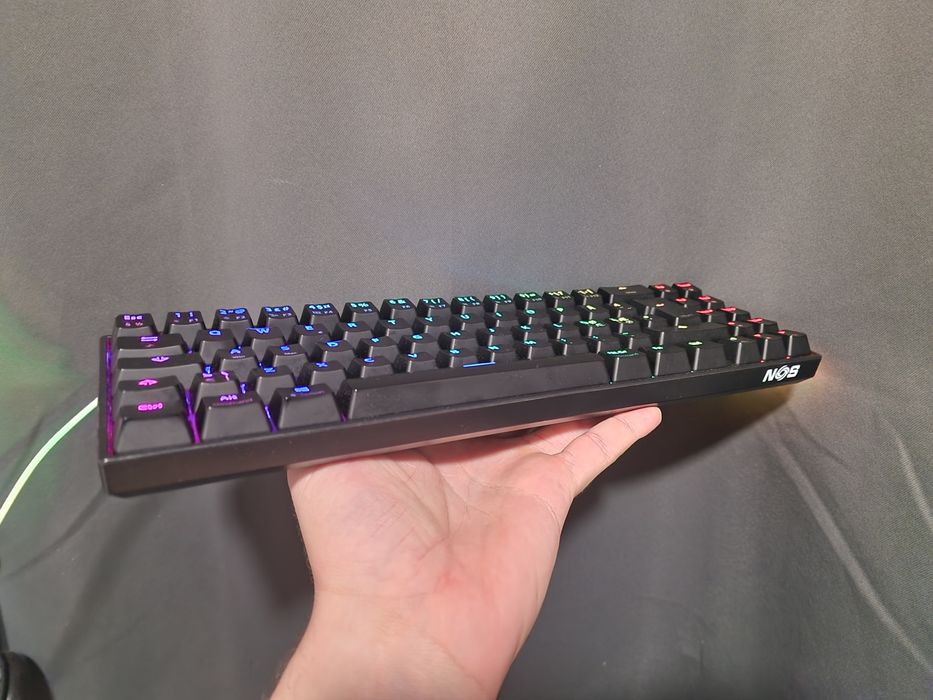 Tastatură mecanică NOS C650 RGB 65% – compactă