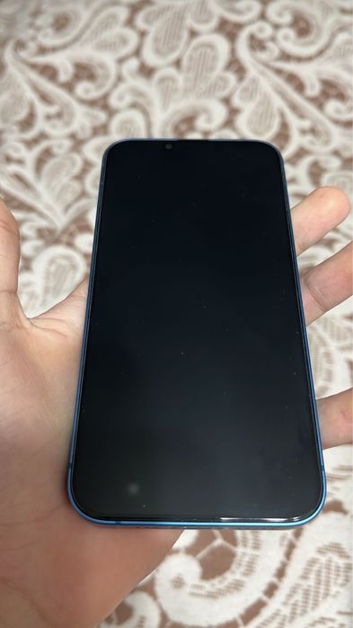 iPhone 13 синего цвета