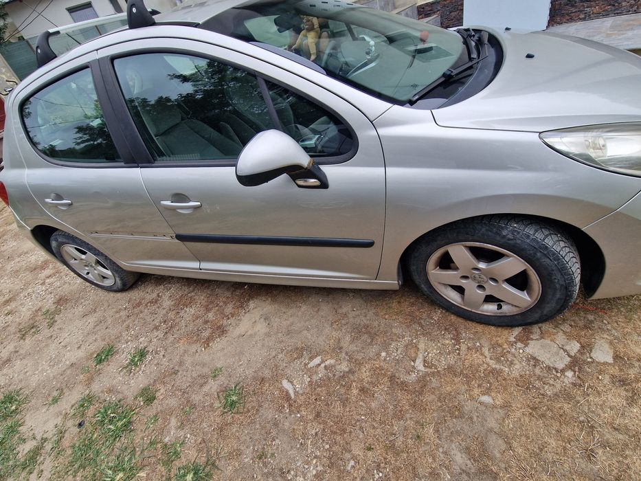 Vând Peugeot 207