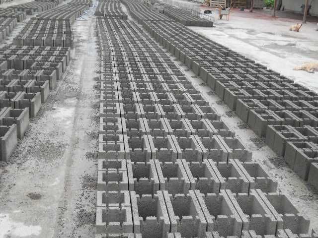 Boltari   beton  gard si stilp