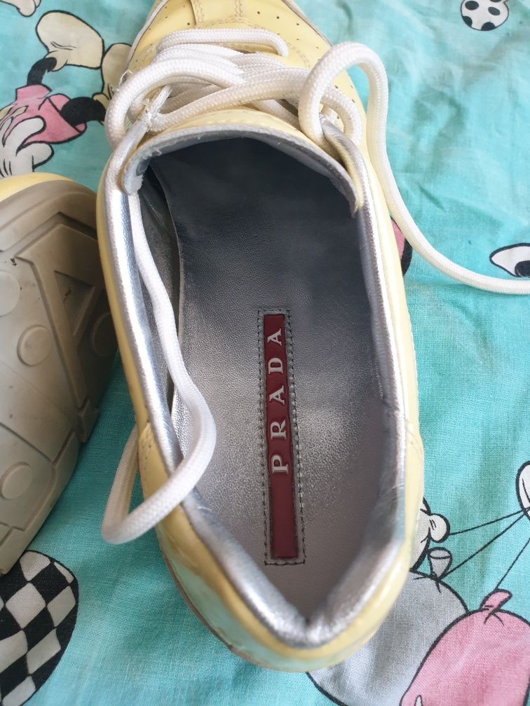 Prada оригинални маратонки  38 номер