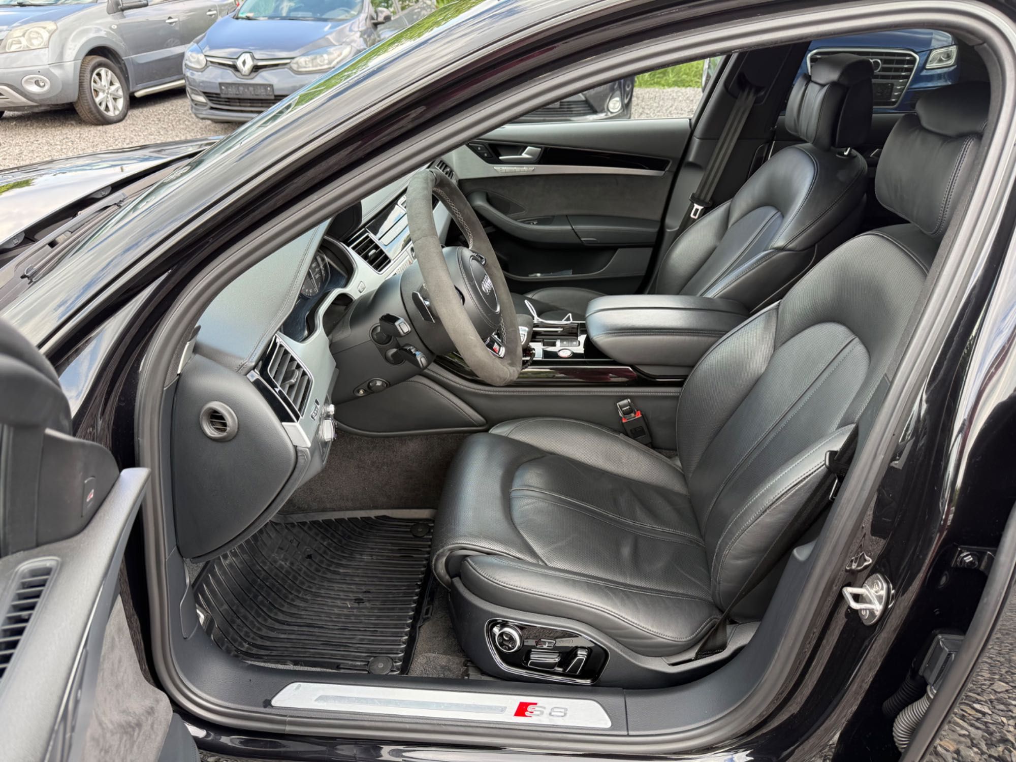 Audi S8 Facelift 2015г. 4.0 TFSI V8 (520 кс)quattro/Matrix