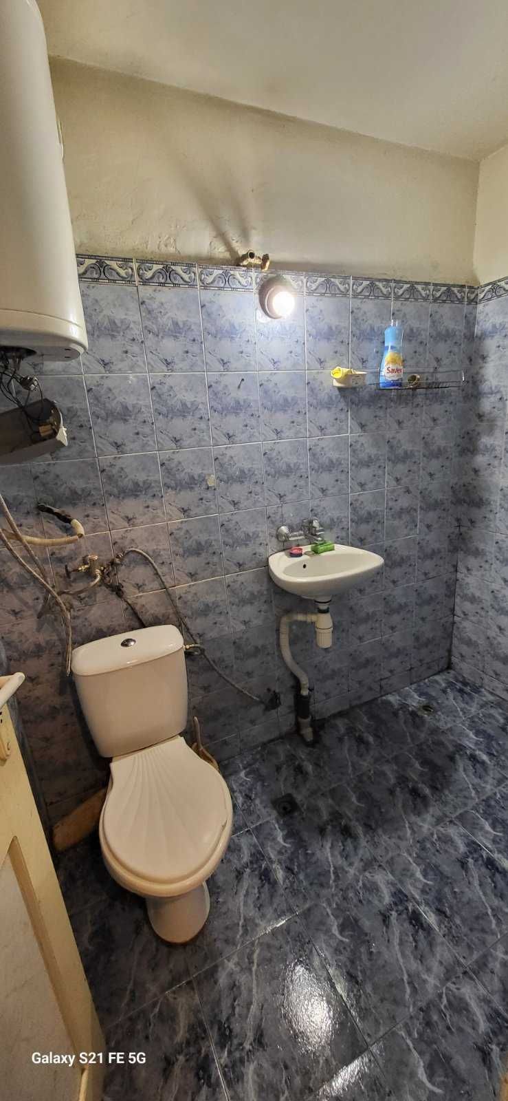Продавам тристаен апартамент в центъра на гр.Аксаково
