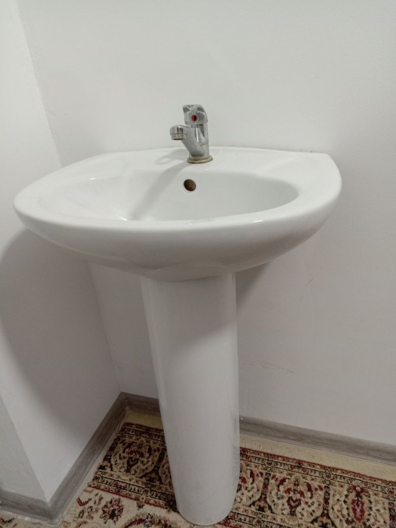 Продам раковину с краном